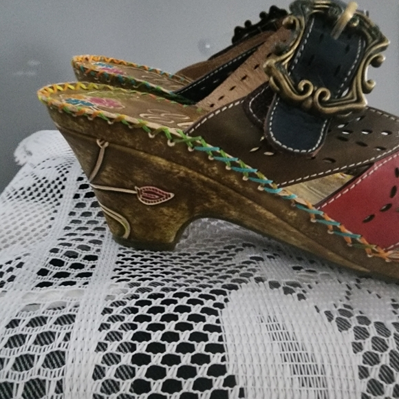 Elite by Corey's owner toe heels size 7 brown and then Muilti colors with brass - Picture 2 of 16